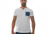 T-Shirt Branca de Algodão Puro com Bolso Azul
